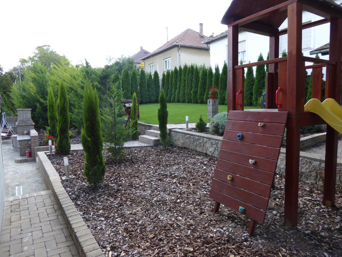Belvarosi Nemes Apartmanhaz Szekszárd Exterior foto