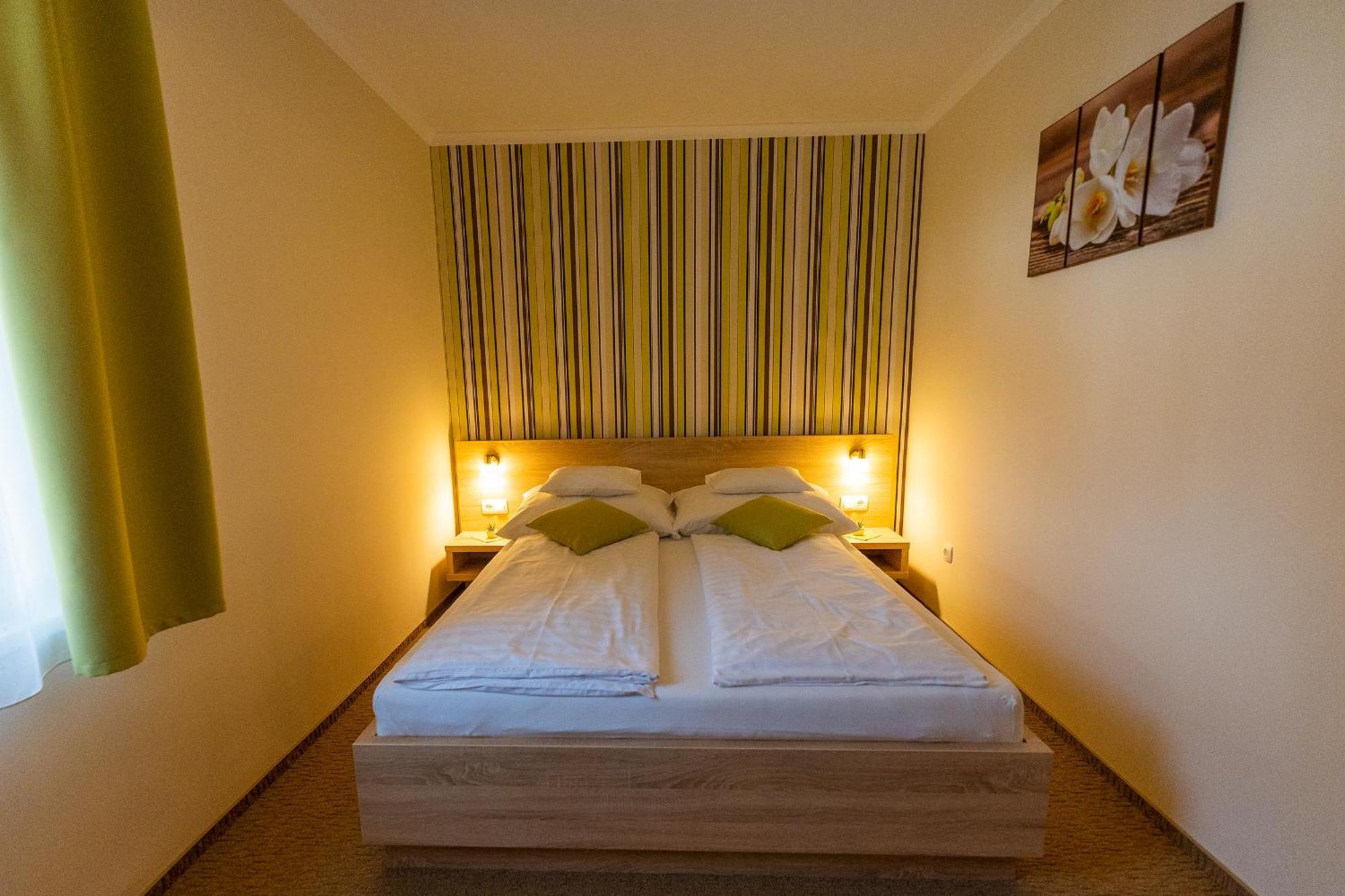 Belvarosi Nemes Apartmanhaz Szekszárd Exterior foto