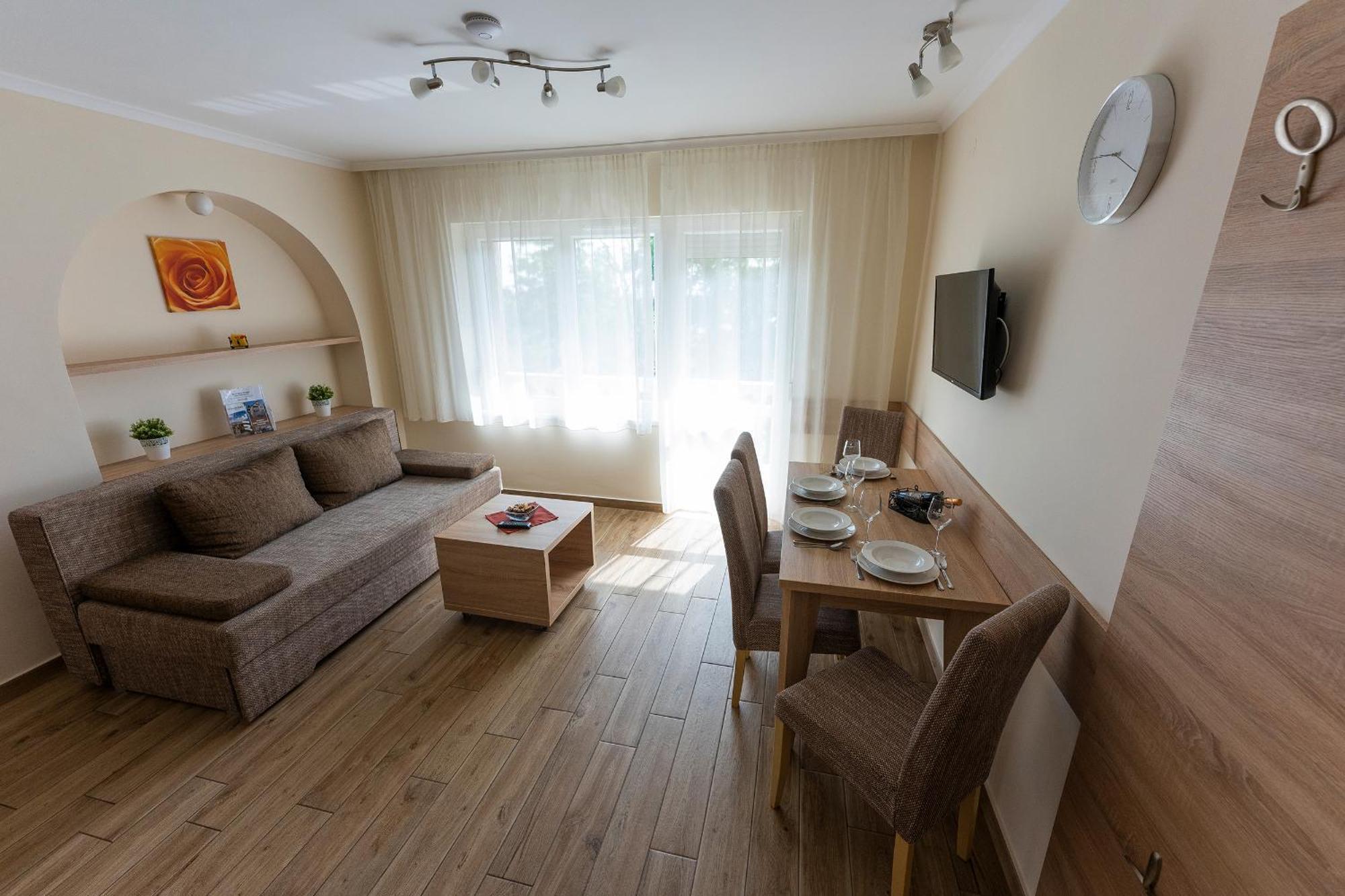 Belvarosi Nemes Apartmanhaz Szekszárd Exterior foto