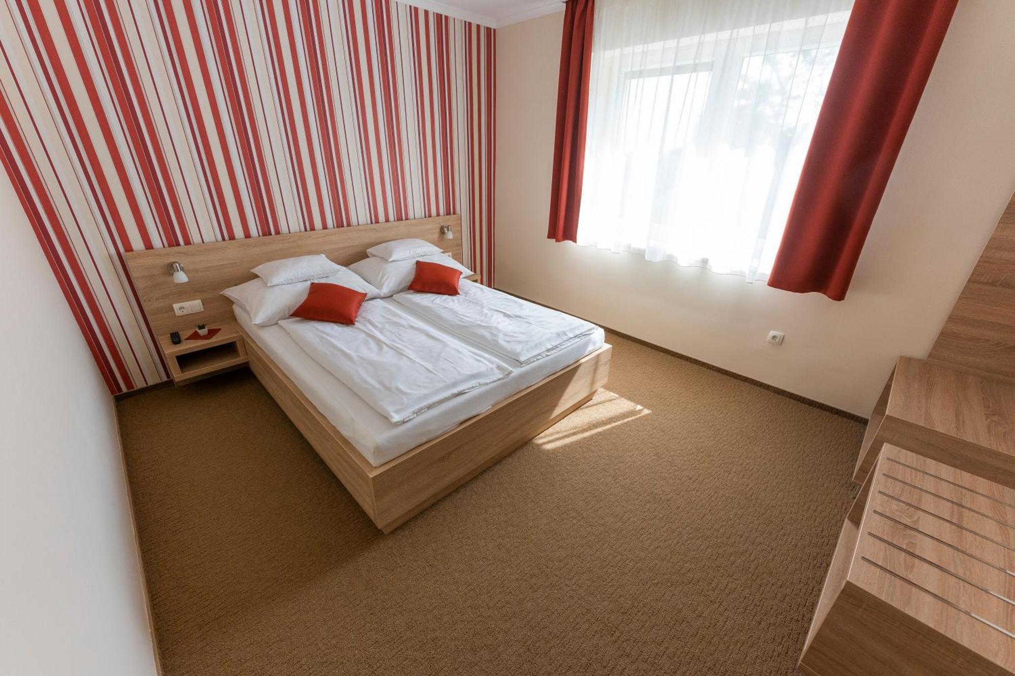 Belvarosi Nemes Apartmanhaz Szekszárd Exterior foto