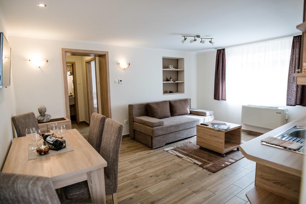 Belvarosi Nemes Apartmanhaz Szekszárd Exterior foto